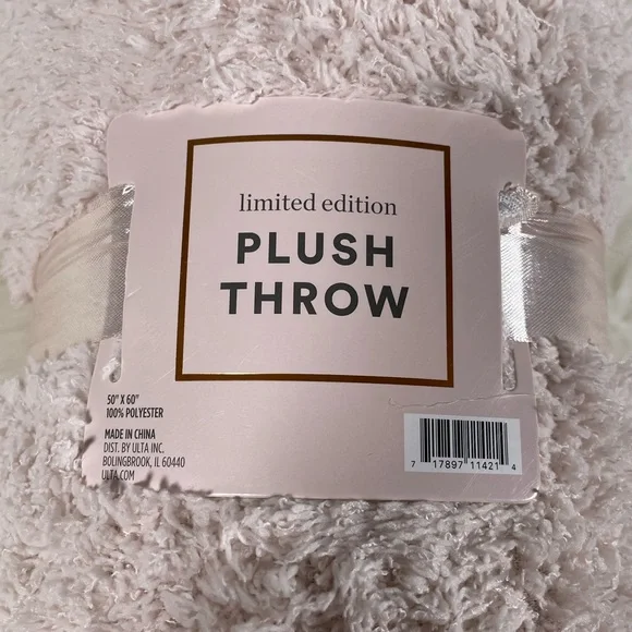 NWT - Plush Throw - Picture 3 of 5